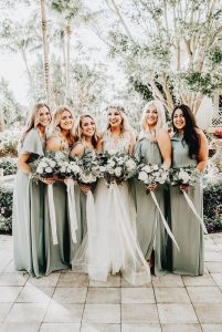 Brautjungferoutfit | Grüne Brautjungfernkleider, Hochzeit
