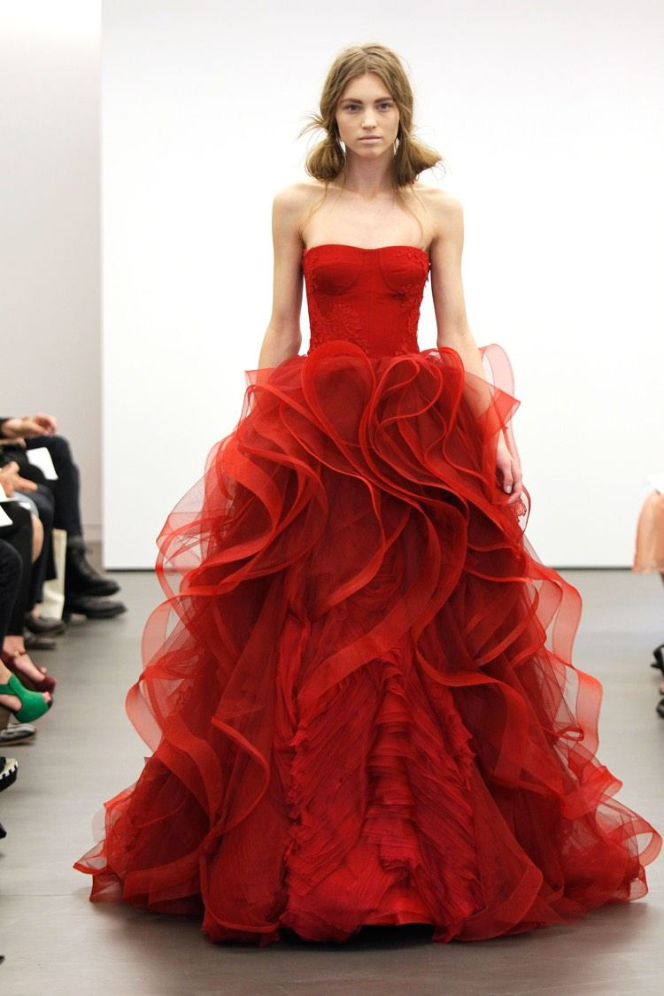 Brautkleid In Rot - Bedeutung Der Farbe Und Tipps Für Mutige