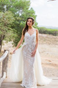 Dieses Wunderschöne Brautkleid Ist Von Kachar Ladosa Und Ist