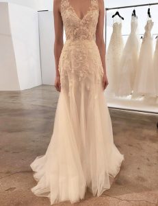 Eng Anliegende V-Ausschnitt Pinsel Schleppe Hochzeitskleid Mit  Strasssteinen Applikationen