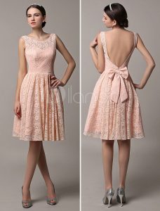 Etui-Brautjungfernkleid Kurz Aus Spitze In Rosa Kleider Für