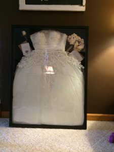 Hochzeitskleid Im Bilder-Rahmen  Besser Als Im Schrank