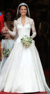 Hochzeitskleid Kate | Gelinler, Ünlülerin Giydikleri Ve