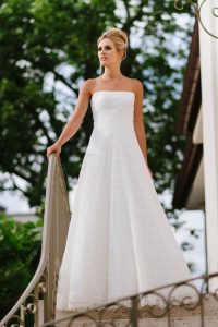 Hochzeitskleid Trägerlos Feminines Corsagenkleid Mit Weitem