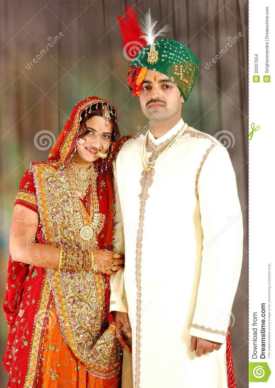Indische Paare In Der Hochzeitskleidung Stockfoto - Bild Von