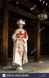 Japanische Braut In Traditioneller Kleidung An Ihrer