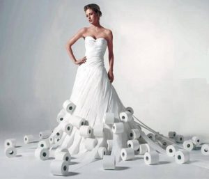 Kurios: Das Einweg-Hochzeitskleid - In Love