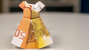 Money Gift Idea: Wedding Dress Out Of Euro Banknotes