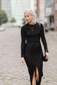 Outfit-Post: Plissee | Zara Kleider, Kleider Und Modische