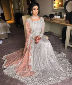 Pin Von Sanny Kaur Auf Hochzeit | Pakistanische Brautkleider