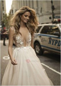 Pin Von Yael Irak Auf Hochzeitskleid In 2020 | Kleid