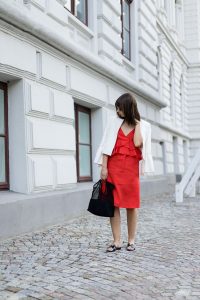 Rotes Kleid Kombinieren - So Wird Es Alltagstauglich | Rotes
