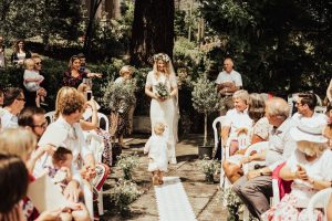 Blumenkinder Hochzeit  Tipps  Ideen I Weddyplace