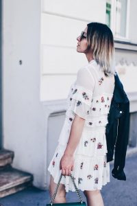 Blumenkleid Von Zara Im Sommer Zu Acne Loma Boots Gucci