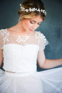 Braut Diadem Haarband Mit Weißen Blüten Und Schmuckperlen