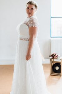 Brautkleider Große Größen Mit Bildern  Kleid Hochzeit