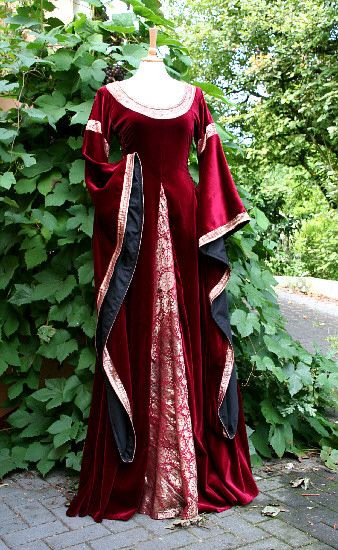 Brokatkleid In 2019  Medieval Gown Dresses Renaissance