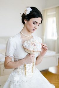 Broschenstrauß Brautstrauß Cremegold  Hochzeitskleider