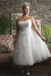 Callista Lace Short Plus Size Wedding Dress  Wedding Tips