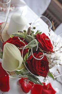 Centerpiece  Tischdekoration Zur Hochzeit Mit Roten Rosen