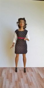Curvy Barbie Kleid In Schwarz Mit Weißen Punkten Und