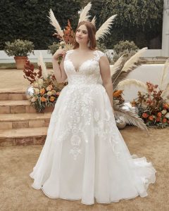 Curvy Princess In 2020  Kleid Hochzeit Hochzeitskleid