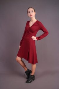Elegantes Rotes Wickelkleid / Weiches Kleid Mit Langen