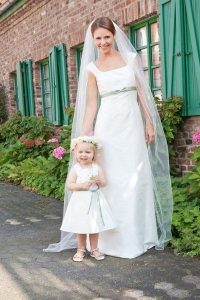 Emma Schlichtes Hochzeitskleid Im Empirestil Und Farbiges