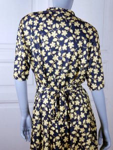 Finnische Vintage Blumenkleid Schwarz Gelb Blumen Midi