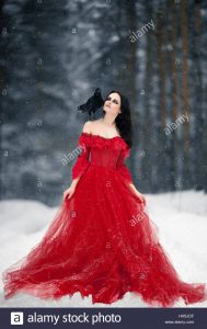 Frau Hexe Im Roten Kleid Und Mit Raben Auf Die Schulter Im
