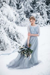 Graublaue Winterhochzeitsidee Im Wald  Winter Hochzeit