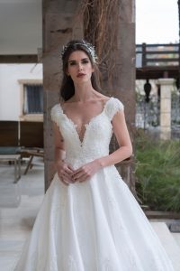 Hochzeitskleid Mit Capärmeln  Emine Yildirim  Brautde