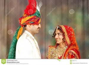 Indische Paare In Der Hochzeitskleidung Stockfoto  Bild