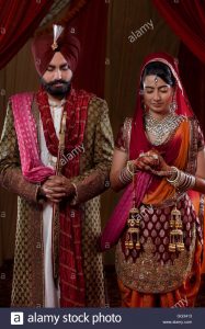 Junges Paar In Traditionelle Indische Kleidung