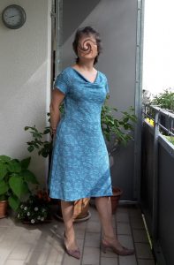 Kleid Mit Wasserfallausschnitt  Zugeknöpftblog