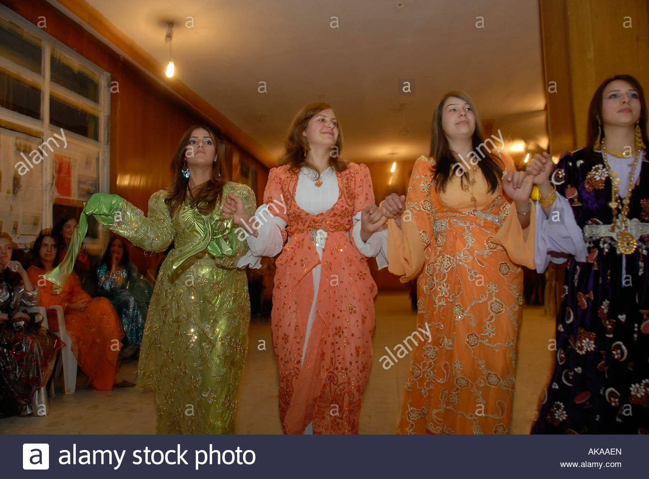 Kurdische Hochzeit Kleidung