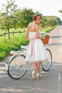 Kurzes 50Er Jahre Petticoat Brautkleid Mit Rosa  Kleid