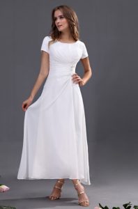 Langes Weißes Kleid Mit Ärmeln
