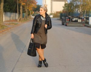 Outfit Khaki Longpullover Blusenkleid Zara Boots