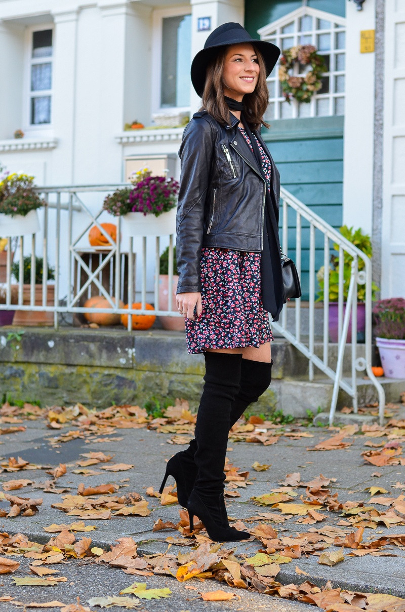 Outfit Petite Fleur  Blumenkleid  Zara Overknee Boots