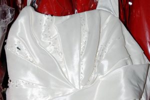 Reinigung Von Brautkleidern  Abendkleidern  Offlineshop