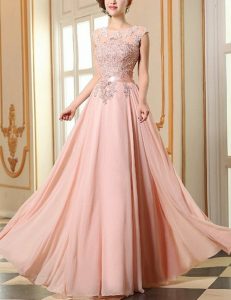 Rosa Brautkleid Für Einen Glamourösen Hochzeitslook