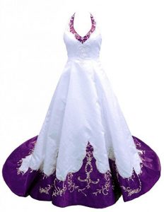 Schönes Brautkleid Mit Lila Farbakzenten Perfekt Für Die