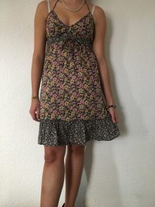 Schönes Kleidchen Mit Buntem Blumenmuster In 36 Kleid H