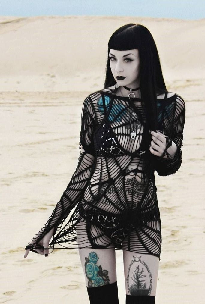 &quot;Victoriaweizsacker &quot;  Gothikfrauen Gothic Kleidung