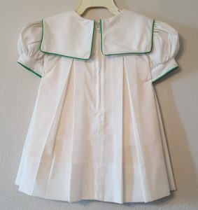 Vintage Mädchen Weißes Kleid Mit Grün Getrimmt Kragen
