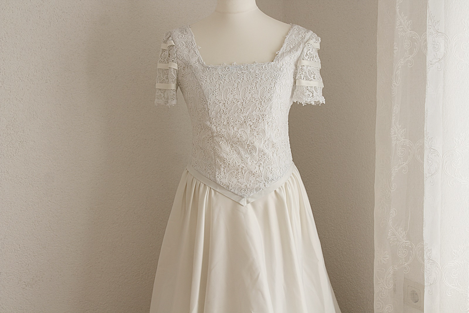 Weißes Langes Kleid Mit Spitze U Petticoat Gr 38