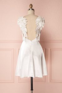 Weißes Satin Alinie Kurzes Kleid Mit Flügeln Für