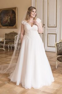 Brautkleid Für Die Cury Bride Von Lovely In 2020