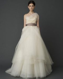 Brautkleid Wie Finde Ich Mein Kleid  Galade